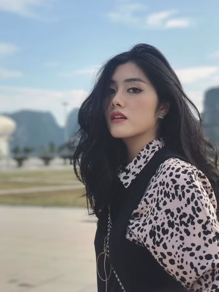 Bên cạnh đó, Huỳnh Tiên cũng bước vào độ chín của nhan sắc. Cô nàng được nhận xét ngày càng xinh đẹp, gợi cảm hơn.