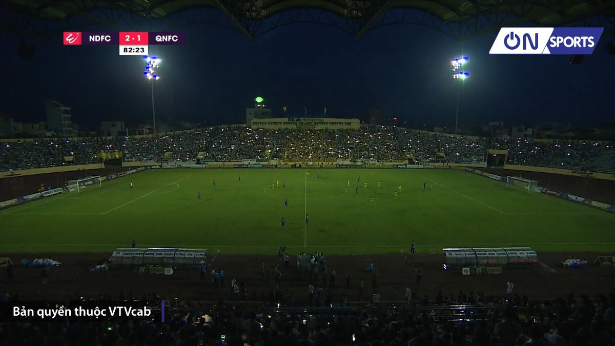 Vòng 21 V-League 2019, trận đấu giữa Nam Định và Quảng Nam trên SVĐ Thiên Trường cũng gặp sự cố mất điện.