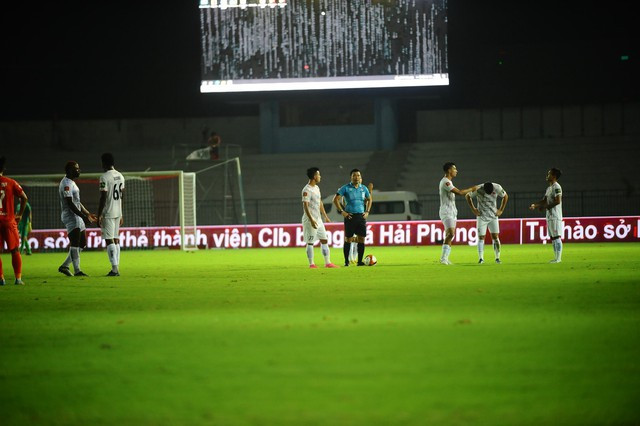 Trận đấu giữa CLB Hải Phòng và CLB Đà Nẵng trong khuôn khổ vòng 12 V-League 2023 diễn ra trên sân Lạch Tray lúc 19h15 tối 24/6.