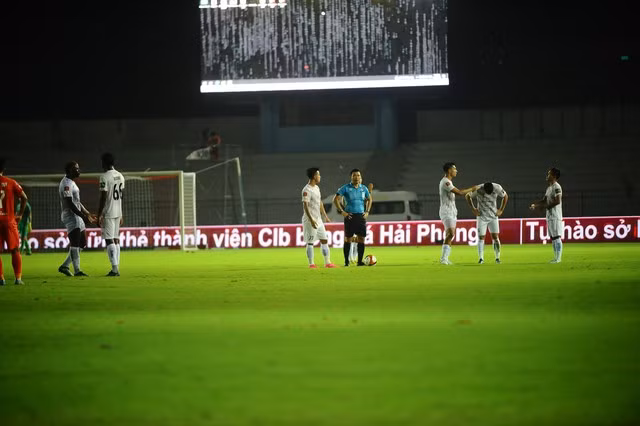 Trận đấu giữa CLB Hải Phòng và CLB Đà Nẵng trong khuôn khổ vòng 12 V-League 2023 diễn ra trên sân Lạch Tray lúc 19h15 tối 24/6.