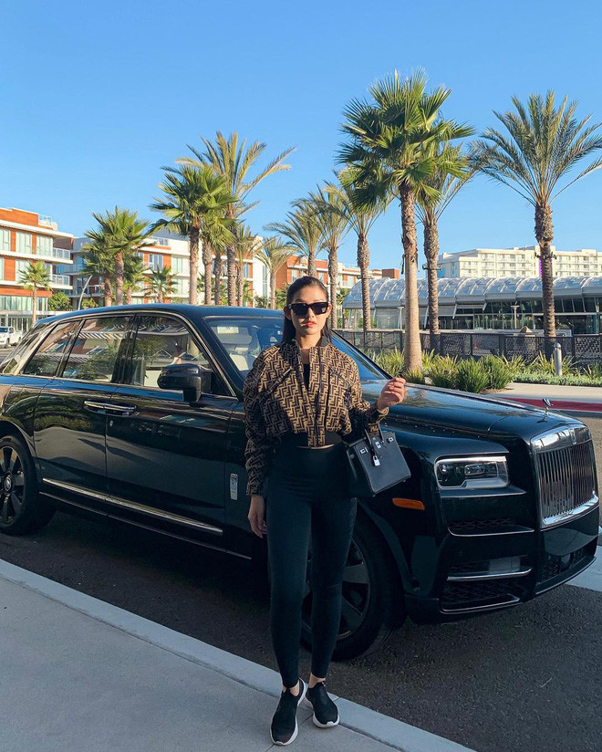 Bài đăng gần nhất là bụng bầu vượt mặt check-in bên loạt đồ Hermes của Tiểu Giang cũng từ 4 tháng trước.