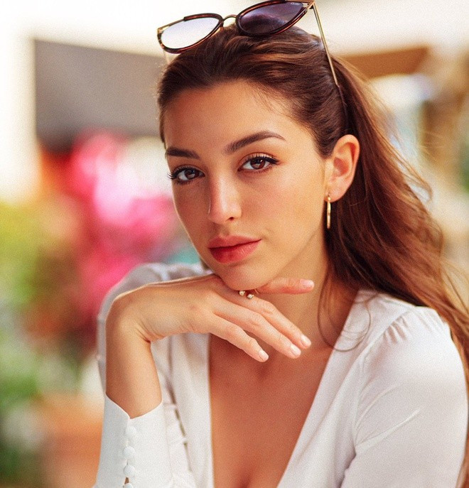 Celine Farach là người mẫu được công ty quản lý Wilhelmina cực kỳ o bế.