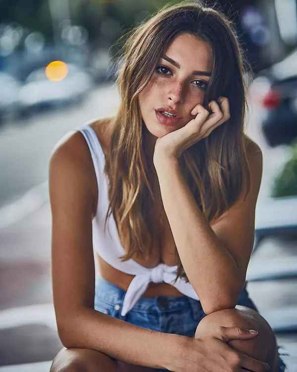 Hiện tại, Celine Farach sở hữu kênh Instagram với 1,2 triệu người theo dõi.