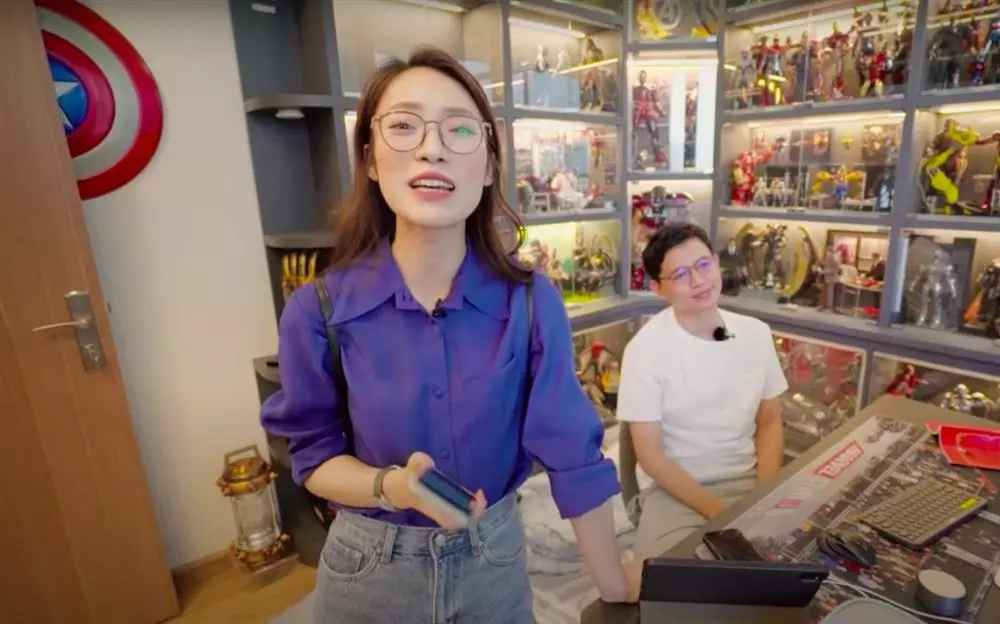 Theo đó, dù từng góc quay của hot girl Khánh Vy không chỉ tập trung vào ngôi nhà song mọi người vẫn không khỏi choáng ngợp trước độ rộng rãi, nội thất tiện nghi, thiết kế sang trọng của căn penhouse.