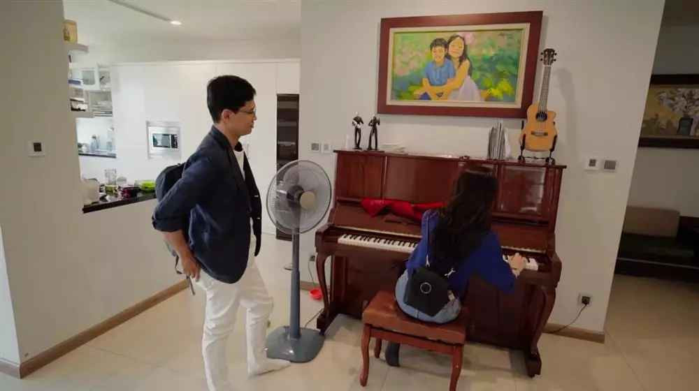 Đây chính là lí do vì sao BTV Việt Hoàng nhắc Khánh Vy trước rằng: "Em đừng bao giờ hỏi giá tiền".