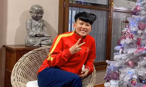 Thành công của Bích Thùy được thể hiện trong 6 lần Việt Nam giành huy chương vàng SEA Games bộ môn bóng đá nữ, Thùy đã cùng các đồng đội nữ khác đã hai lần mang vinh quang về cho đất nước.