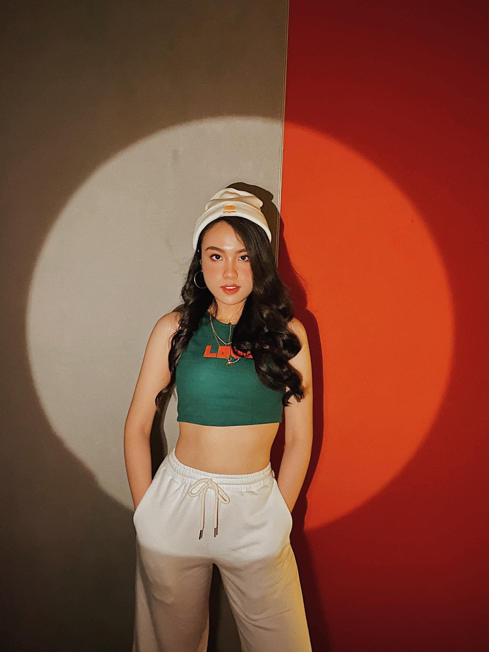 Giai đoạn đầu, Thủy Tiên từng giảm cân khá tiêu cực là nhịn ăn. Nhưng sau khi tìm hiểu, cô mới bắt đầu lại với một kế hoạch khoa học hơn. Về sau, cô nàng lựa chọn giảm cân bằng phương pháp Low-carb để giảm được một số cân nặng nhất định.