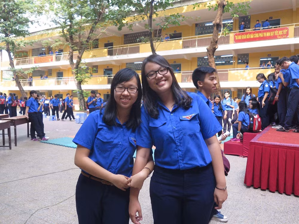 Trước khi quyết định dự thi Hoa hậu Hoàn vũ Việt Nam 2021, Thủy Tiên là cựu sinh viên Khoa Kinh tế Đối ngoại, trường Đại học Ngoại thương TP HCM. Năm 2018, cô giành giải nhất cuộc thi Hoa khôi Duyên dáng Ngoại thương.