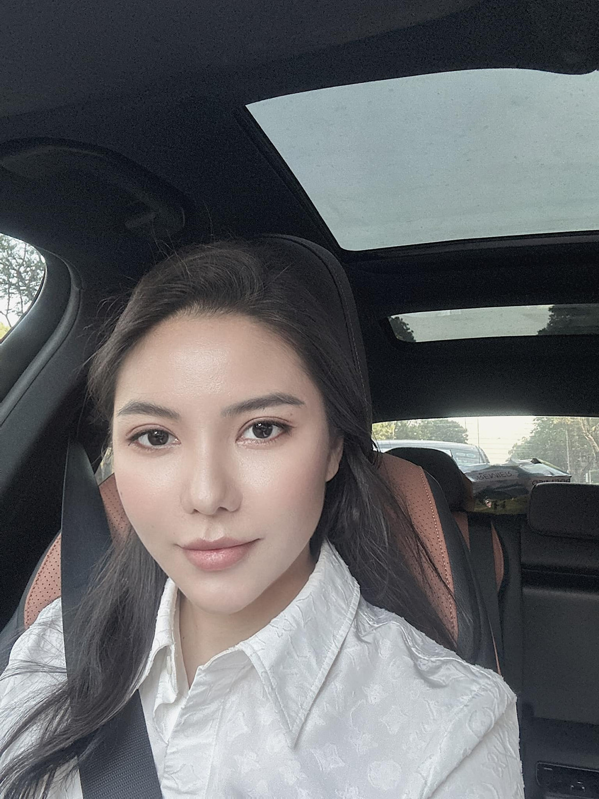 Thy Huỳnh có cơ hội hợp tác với nghệ sỹ Trấn Thành trong lĩnh vực kinh doanh thời trang. Giờ đây, sản phẩm của cô được rất nhiều ca sĩ, diễn viên, người nổi tiếng ưa chuộng.