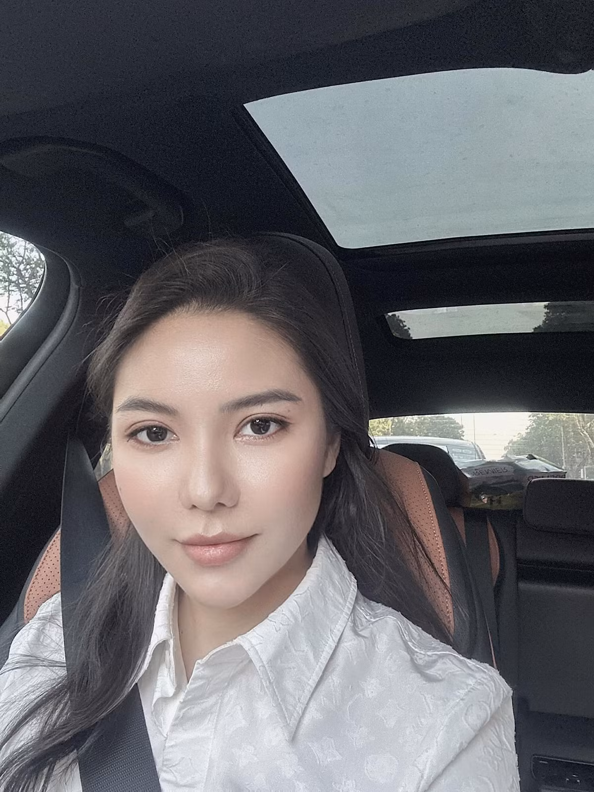 Thy Huỳnh có cơ hội hợp tác với nghệ sỹ Trấn Thành trong lĩnh vực kinh doanh thời trang. Giờ đây, sản phẩm của cô được rất nhiều ca sĩ, diễn viên, người nổi tiếng ưa chuộng.