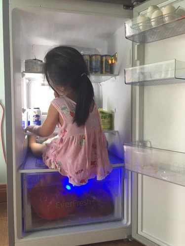 Sau khi chia sẻ những hình ảnh ghi lại độ nghịch ngợm của các bé gái được chia sẻ lên một hội nhóm trên mạng xã hội, hàng nghìn người phải "thả" icon mặt cười.