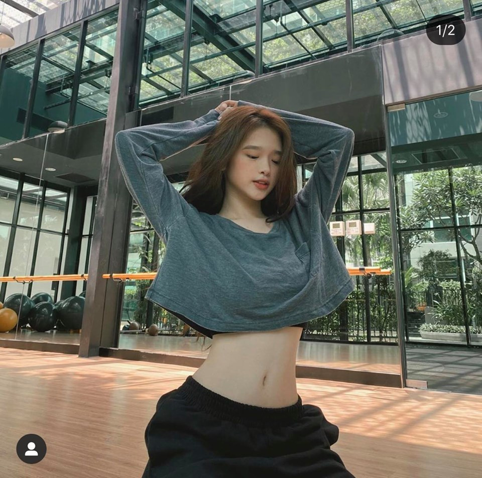 Linh Ka chẳng những xinh đẹp mà còn có lợi thế về vóc dáng.