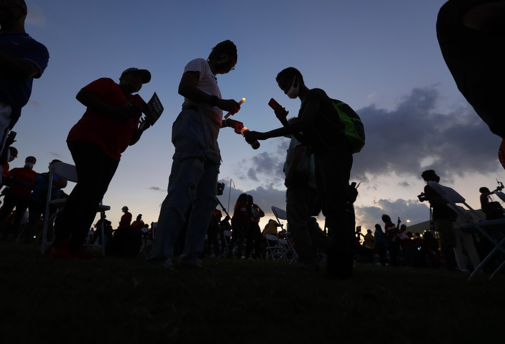 Quan tài của George Floyd được đưa đi sau thời gian viếng thăm của công chúng, tại Houston, Texas. Ảnh: AP.