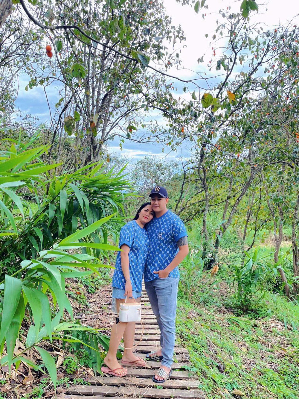 Chia sẻ về quãng thời gian khó khăn đó, Tấn Lợi có đôi chút ngần ngại nói: "Sự nổi tiếng khi ấy áp lực lắm vì bị khán giả bảo này bảo kia. Lợi đã bị stress nặng, sau 2 năm mới dần ổn định lại. Người thân cũng sợ mình buồn quá nghĩ linh tinh nên lúc nào cũng thay phiên nhau ở bên để động viên, an ủi. Nói gì thì nói, chiến thắng thì cũng vui đấy nhưng ở cái tuổi 23 khi ấy Lợi còn e dè lắm, nên không chịu được áp lực".