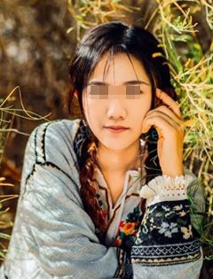 Thay vì sửa ảnh thẻ, dân mạng tốt tính đã đổi luôn bối cảnh giúp cô gái.