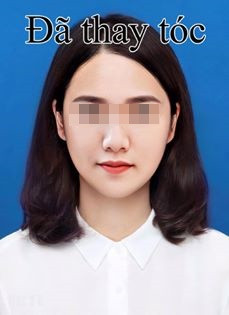 Thay vì việc biến đổi mái tóc, bức ảnh thẻ của cô gái nhờ dân mạng sửa ảnh đã được thêm chữ "đã thay tóc".