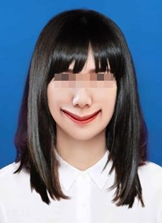 Mái tóc dù đã được đổi nhưng nhan sắc của tấm ảnh thẻ của cô gái lại trở nên khá tệ hại.