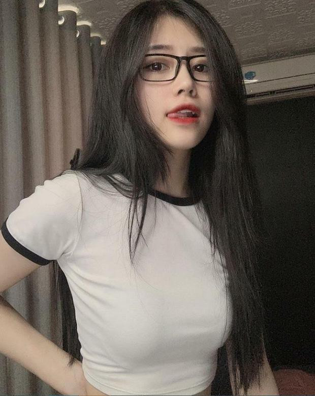 Dù rằng đây là hành động spam chưa có hậu quả gì, tuy nhiên với việc đã có khá nhiều nữ streamer bị fans cuồng quấy rối, tìm đến tận nhà nửa đêm hay bám theo xe thì đây có lẽ là lời cảnh tỉnh mà Thủy Tiên muốn nhắc nhở.