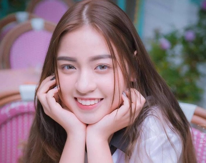 Sau khi câu trả lời của Thanh Tâm lên sóng, nhiều người đặt ra câu hỏi rằng nếu đôi chân 1m13 thì chân hot girl "bắp cần bơ" lại dài hơn chân siêu mẫu Thanh Hằng (1m12).