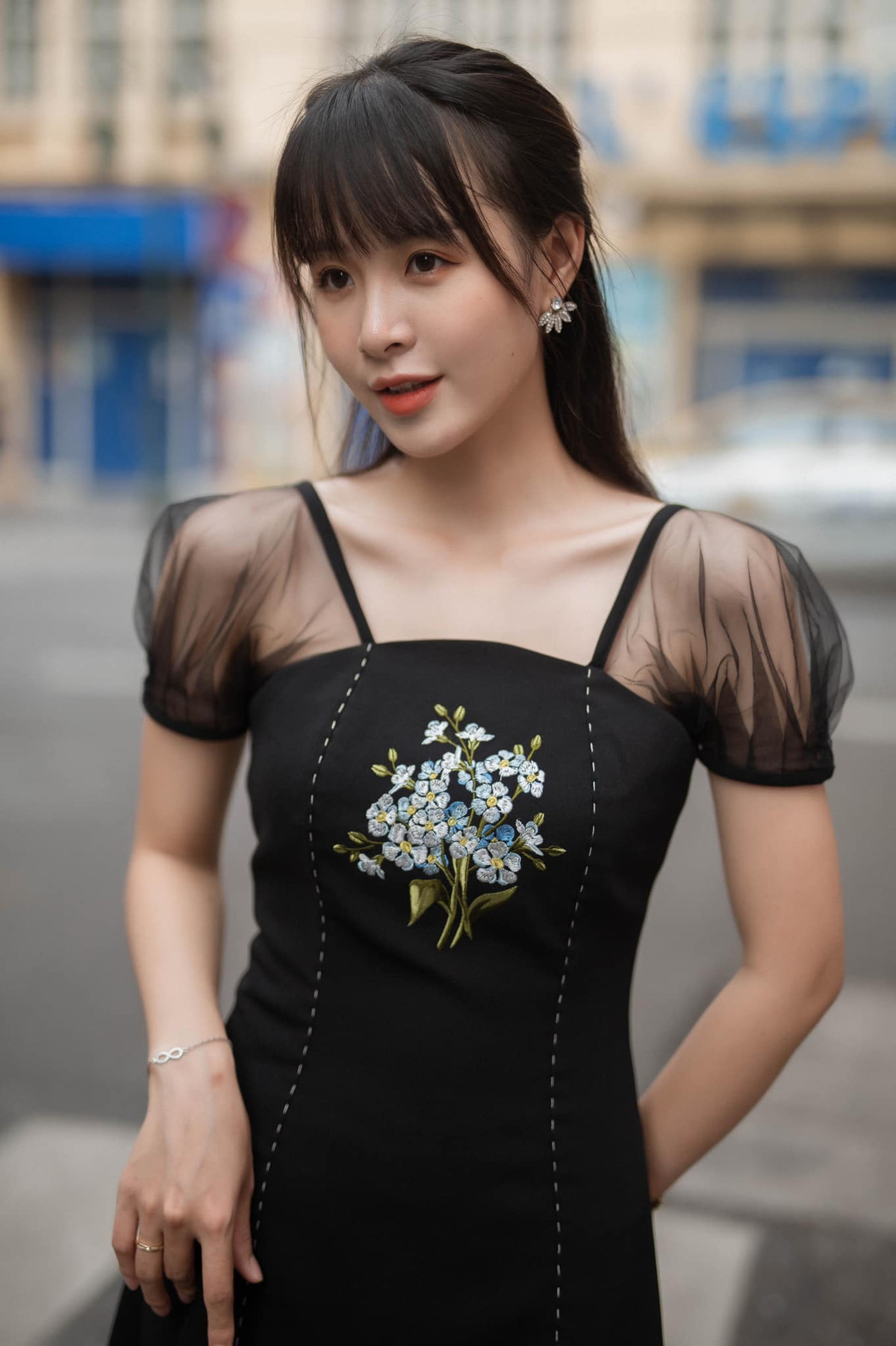 Cách đây chưa lâu, Huyền Trang đảm nhiệm vai chính trong phim ngắn “Dưa hấu và Bạc hà”, được chiếu trong chương trình “Phút cuối 2020” của Học viện Báo chí và Tuyên truyền.