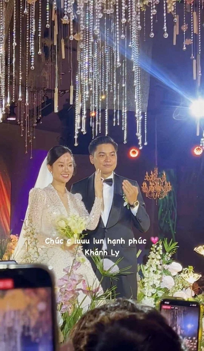 Chia sẻ về niềm vui trọng đại của mình, Ly Kute không khỏi xúc động: "Cuối cùng Ly xin cảm ơn tất cả những người đã theo dõi và đồng hành cùng mẹ con Ly. Mong rằng tất cả chị em phụ nữ chúng mình đều chân cứng đá mềm trên con đường phía trước...