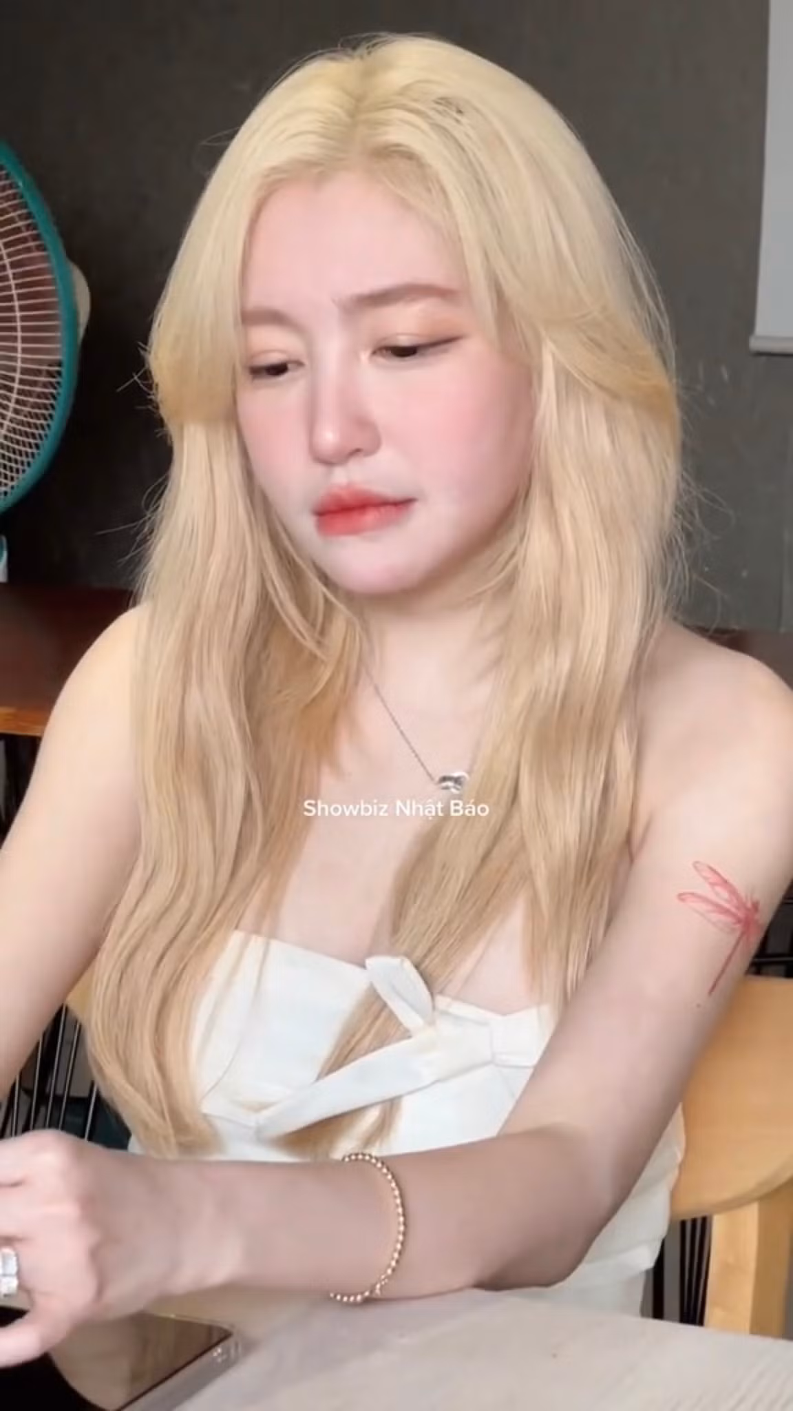 Hiện tại, dù đã ở tuổi 35 nhưng Elly Trần vẫn rất chú trọng việc giữ gìn nhan sắc, vẻ ngoài trẻ đẹp, quyến rũ.