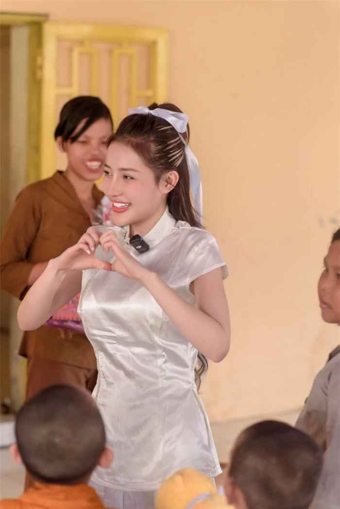 Được biết, dù có lịch làm việc khá bận rộn nhưng Ngân 98 vẫn dành thời gian để tận hưởng ở những vùng đất mới.