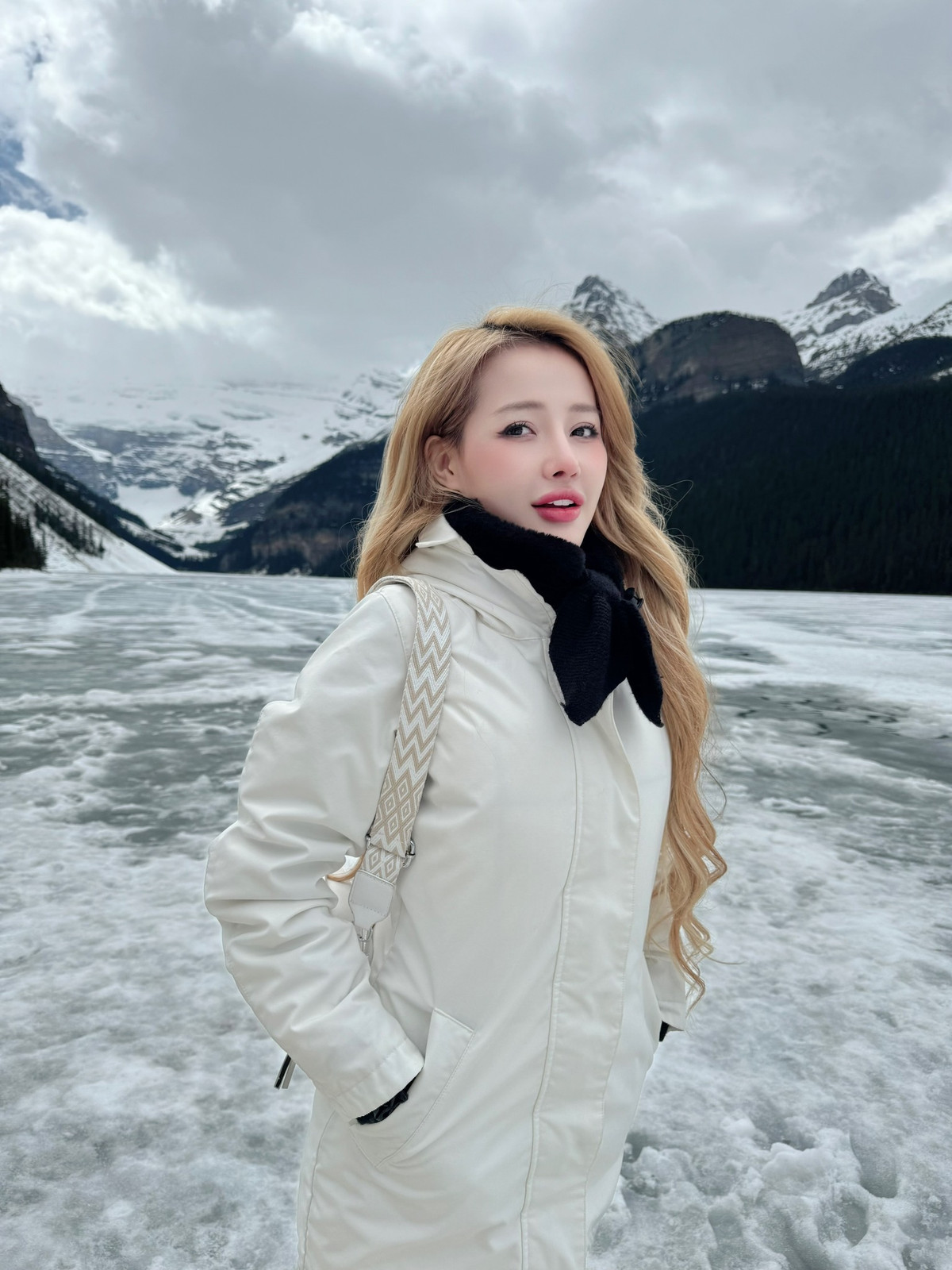 Bởi đối với hot girl thị phi này, cuộc sống chỉ thực sự ý nghĩa khi bản thân có thể làm được nhiều việc nhân văn, mang lại giá trị tích cực.