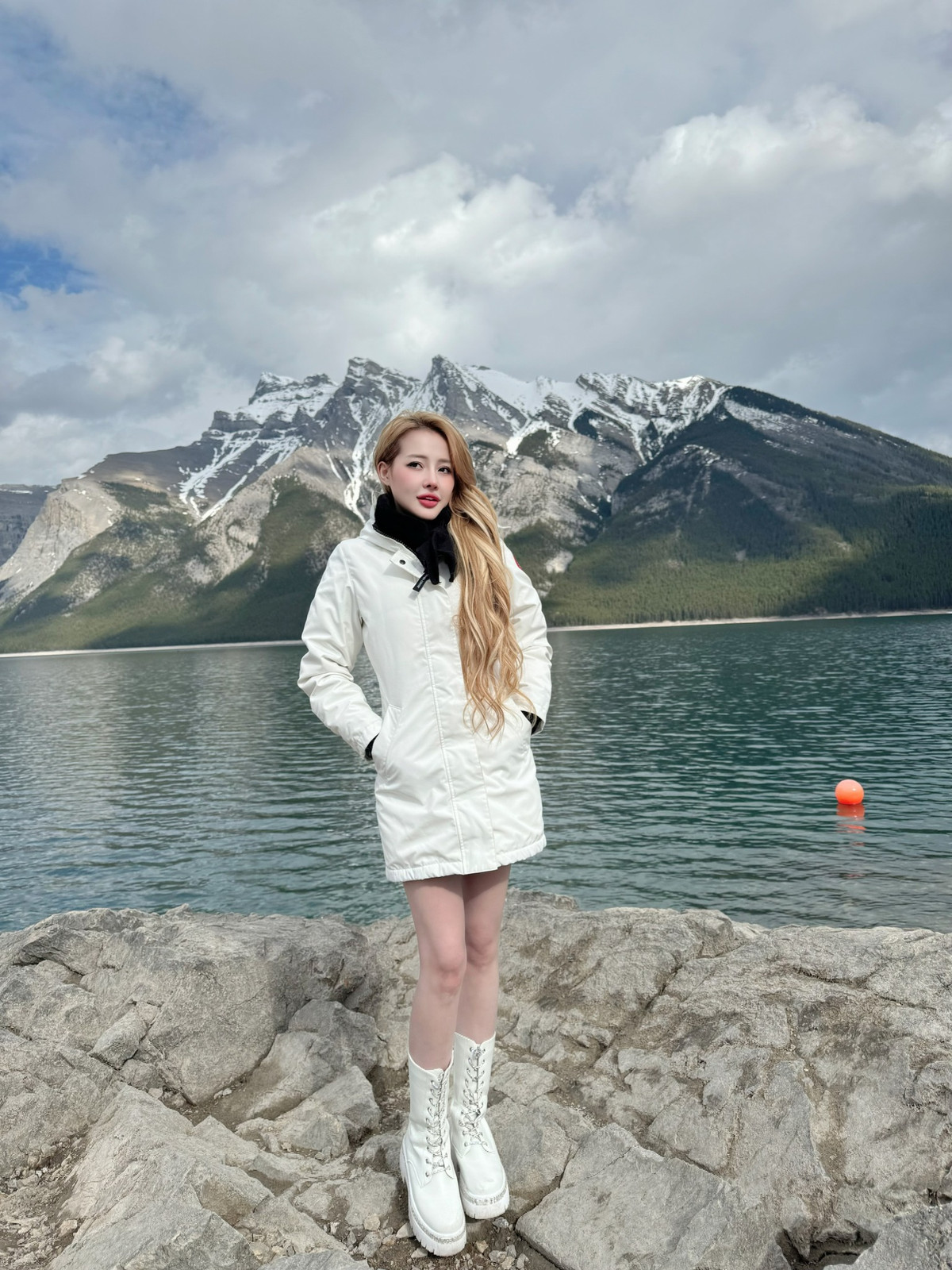 Đặc biệt, nàng hot girl cũng vô cùng trân trọng sự yêu mến của khán giả và tiếp tục hành trình thiện nguyện, mang niềm vui tới cho nhiều trẻ em khó khăn hơn nữa. Mong rằng những dự định sắp tới của nữ DJ trẻ sẽ thành công.