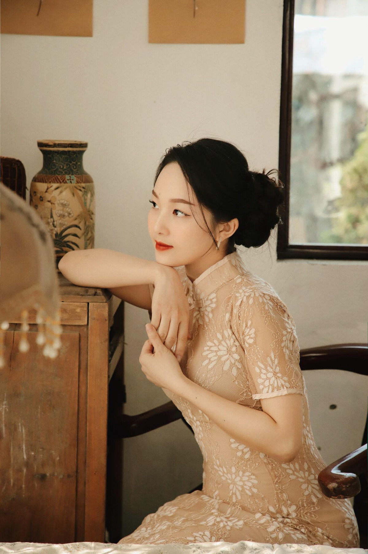 Sở hữu một làn da trắng mịn, căng bóng giúp Trâm Anh trông thu hút hơn.