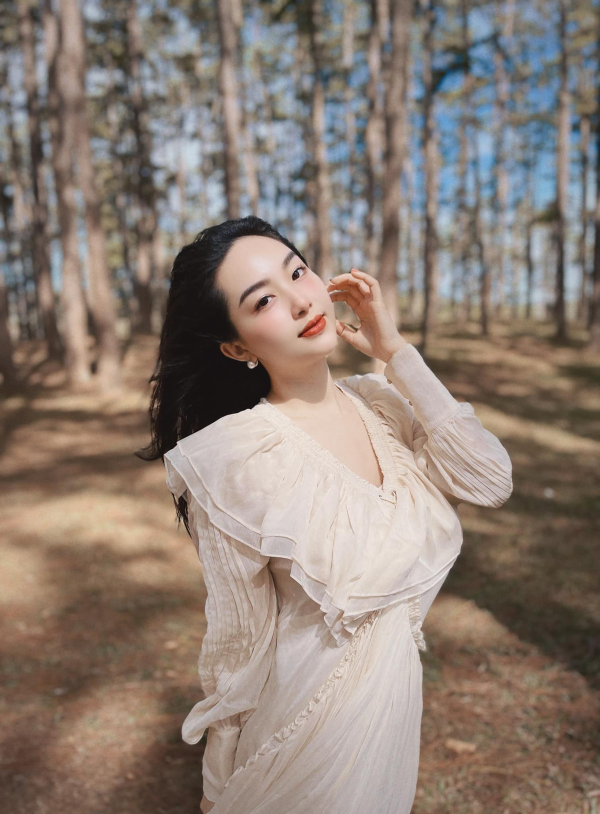 Hiện tại, Trâm Anh đã lập gia đình và có hai con. Trên trang Facebook cá nhân, cô thường xuyên đăng tải hình ảnh đời thường lẫn khi dẫn sóng các chương trình, nhận được nhiều lượt tương tác cao.