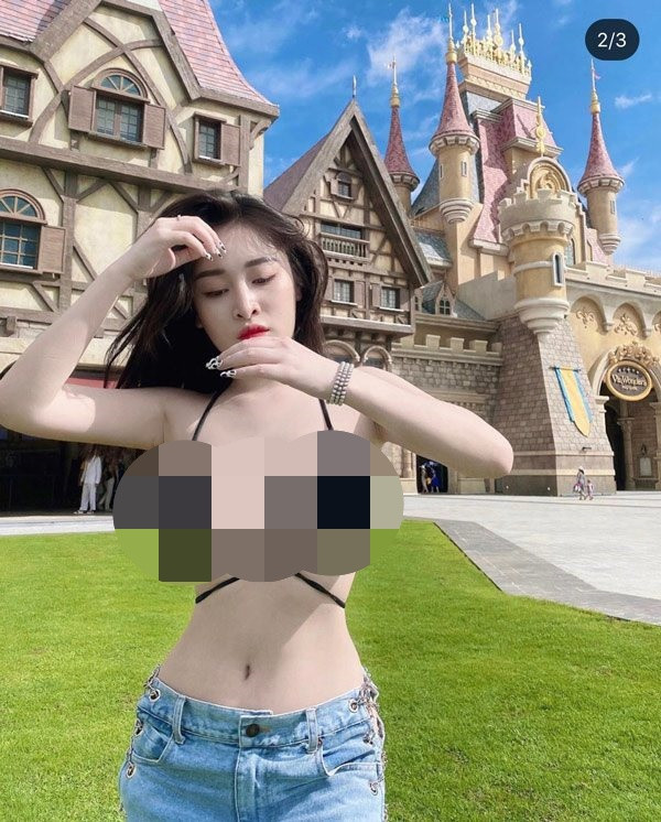 Mới đây, trên mạng xã hội lại xuất hiện một bức ảnh với gần 20.000 lượt like của một gái xinh, đi dạo chơi ở công viên ngày hè những ăn mặc quá quyến rũ.