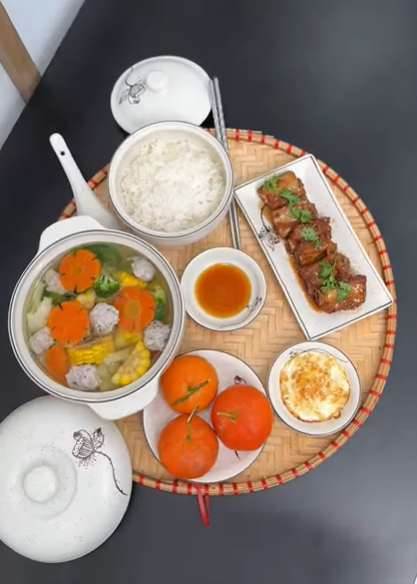 Thậm chí, anh chồng quốc dân này còn tham khảo ý kiến bác sĩ, tìm tòi trước khi nấu cho vợ món gì.