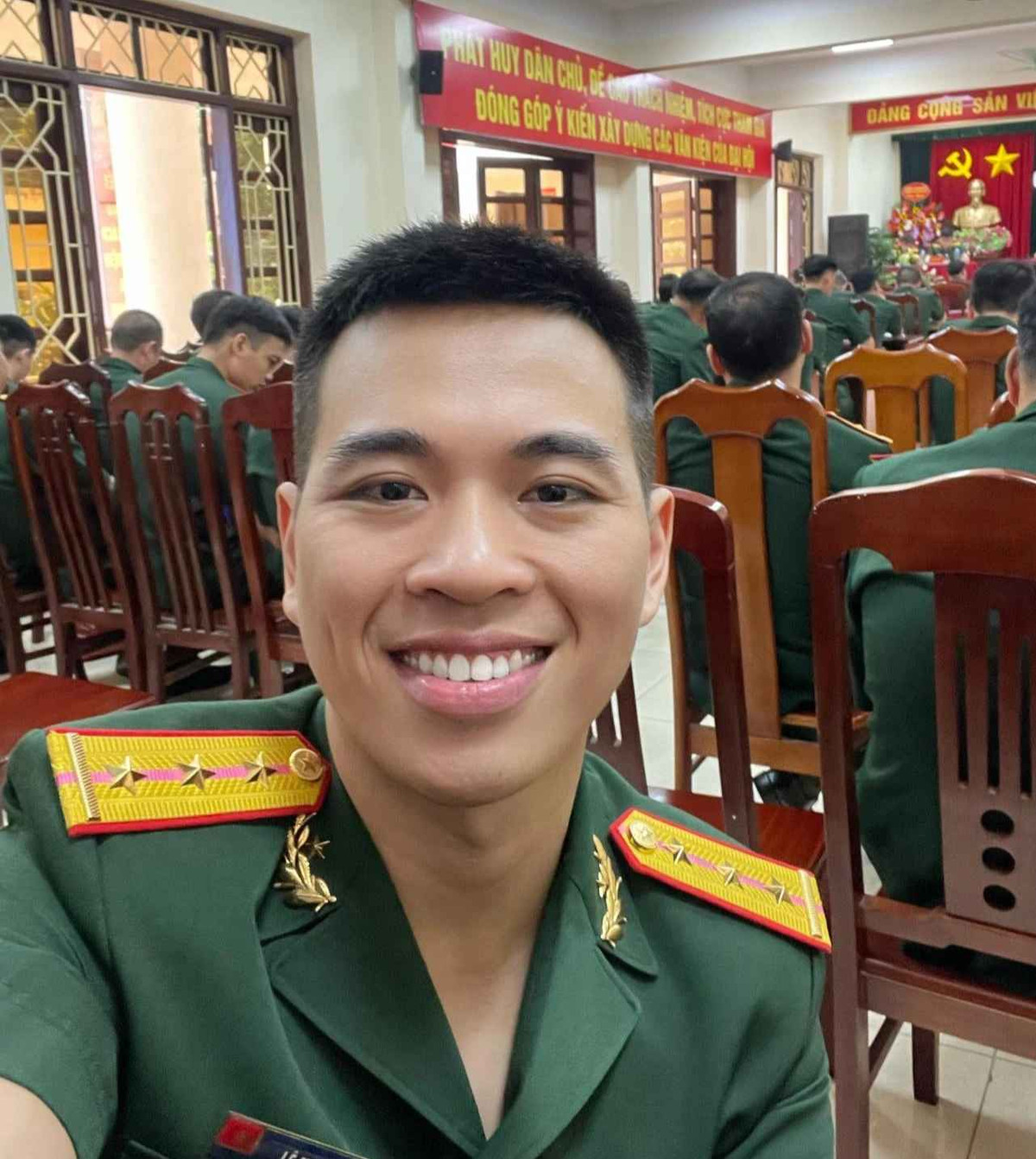 Lê Anh Nuôi chia sẻ: "Các món ăn hôm nay có su su, cà rốt luộc nhừ cho dễ ăn. Tiếp đến là món thịt lợn trộn tôm sốt cà chua. Tôm băm nhỏ trộn thịt lợn, thêm gia vị, nặn thành các viên nhỏ, chiên sơ qua chứ không chiên kĩ cho đỡ bị khô...