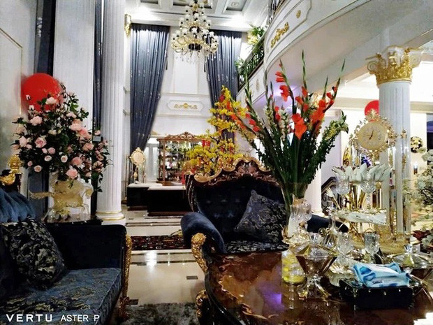 Tuy nhiên cũng có người cho rằng đây là một góc khác trong nhà bà Phương Hằng, hay cụ thể hơn là phòng khách nhà CEO Đại Nam.