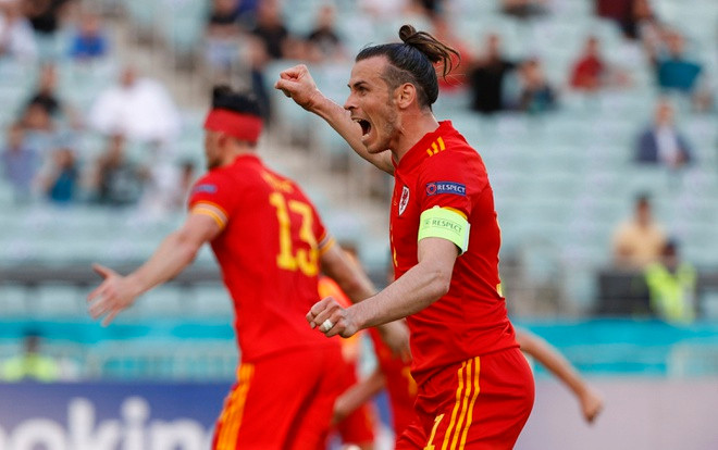 Việc thay đổi người và chơi chậm lại của Thụy Sĩ khiến họ mất dần thế trận vào tay xứ Wales. Lần lượt James, Bale hay Ramsey có cơ hội đe dọa khung thành của Sommer. Và