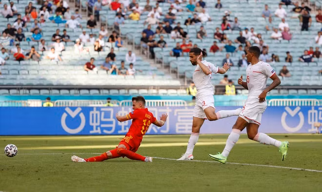 Như vậy, sau lượt trận đầu tiên, Italia với chiến thắng 3-0 trước Thổ Nhĩ Kỳ ở trận khai mạc vươn lên dẫn đầu bảng, Thụy Sĩ và xứ Wales sau trận hòa chia vị trí thứ hai tại bảng A VCK EURO 2020.