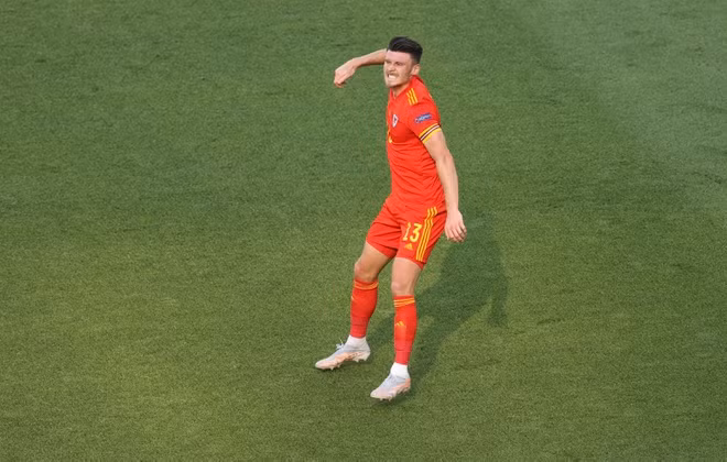 Dù đã một lần đưa được bóng vào lưới của xứ Wales, nhưng bàn thắng của Thụy Sĩ không được công nhận vì lỗi việt vị.