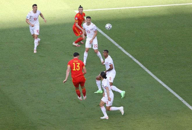 Mặc dù được đánh giá cao hơn xứ Wales, nhưng Thụy Sĩ lại nhập cuộc không tốt.