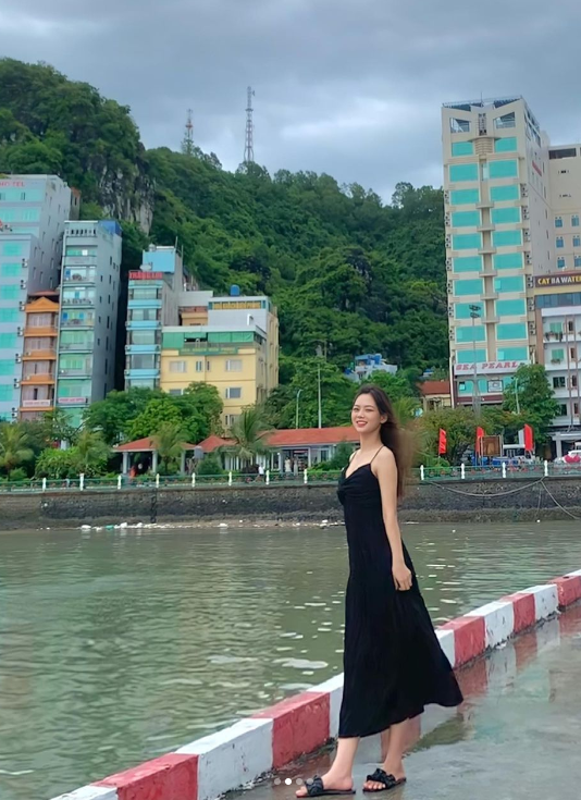 Ngoài ra, nữ giáo viên trẻ còn thu hút sự chú ý với thành tích "khủng".