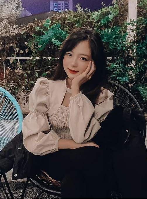 Dù chịu nhiều áp lực trong lần đầu đứng trên bục giảng nhưng hiện Thu Hương đã vượt qua và càng yêu hơn công việc làm giáo viên của mình.