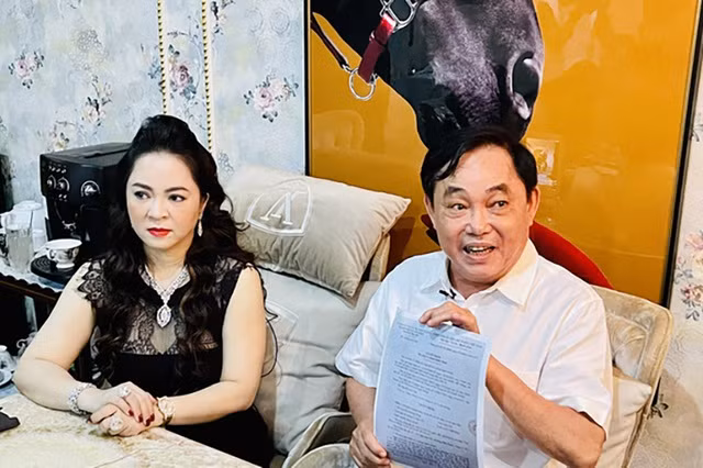 Bà Phương Hằng cũng khẳng định, sai lầm của những người đã qua tan vỡ là quá kỳ vọng vào người bạn đời tiếp theo sẽ có trách nhiệm, chăm sóc, chiều chuộng con riêng của mình.