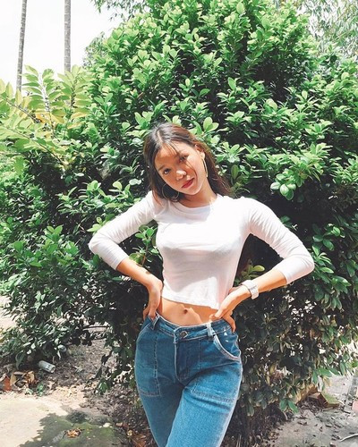 Dù diện gu thời trang nào, Yến Xuân cũng nhận về vô vàn sự yêu thích bởi nó tôn lên vóc dáng miễn chê của nữ PT.