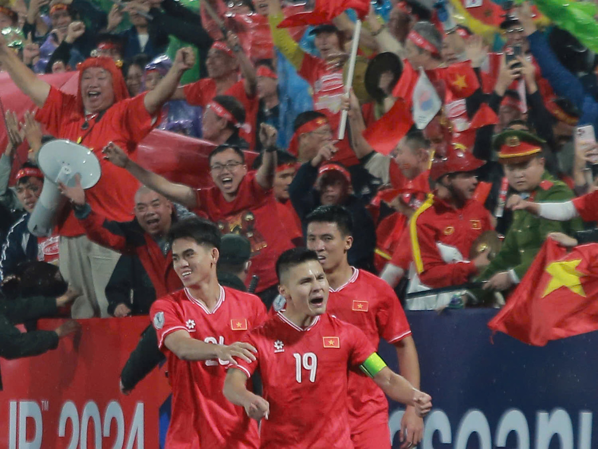 Thắng tối thiểu Indonesia, đội tuyển Việt Nam vươn lên dẫn đầu bảng B với 6 điểm tuyệt đối sau 2 lượt trận.