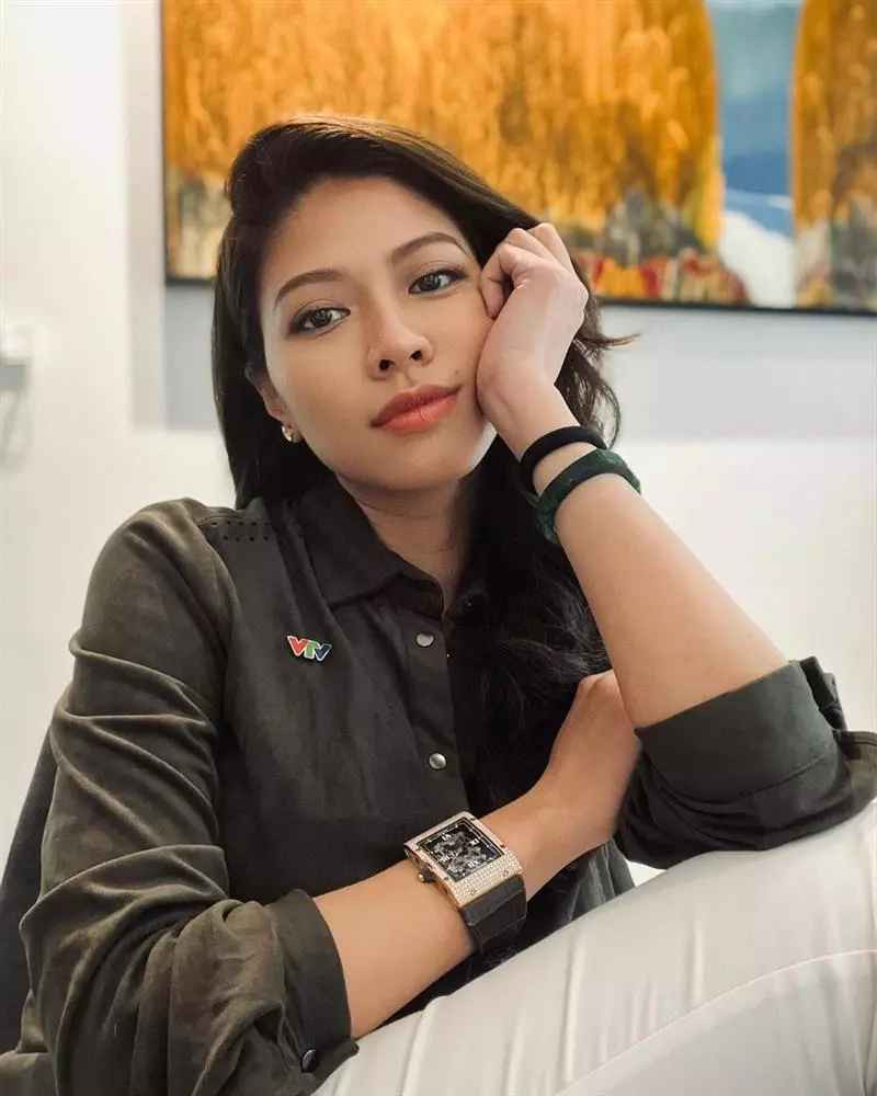Mới đây, độ giàu có của Ngọc Trinh tiếp tục một lần nữa được khẳng định qua clip bóc giá hàng hiệu của TikToker E.M.