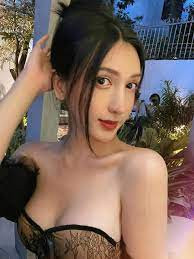 Ngoài thời gian làm viêc, Hoàng Học cũng tranh thủ nghỉ ngơi, đi du lịch khám phá những địa danh nổi tiếng trên đất nước. Mỗi chuyến đi mang lại cho Hoàng Học những trải nghiệm thực tế vô cùng thú vị.