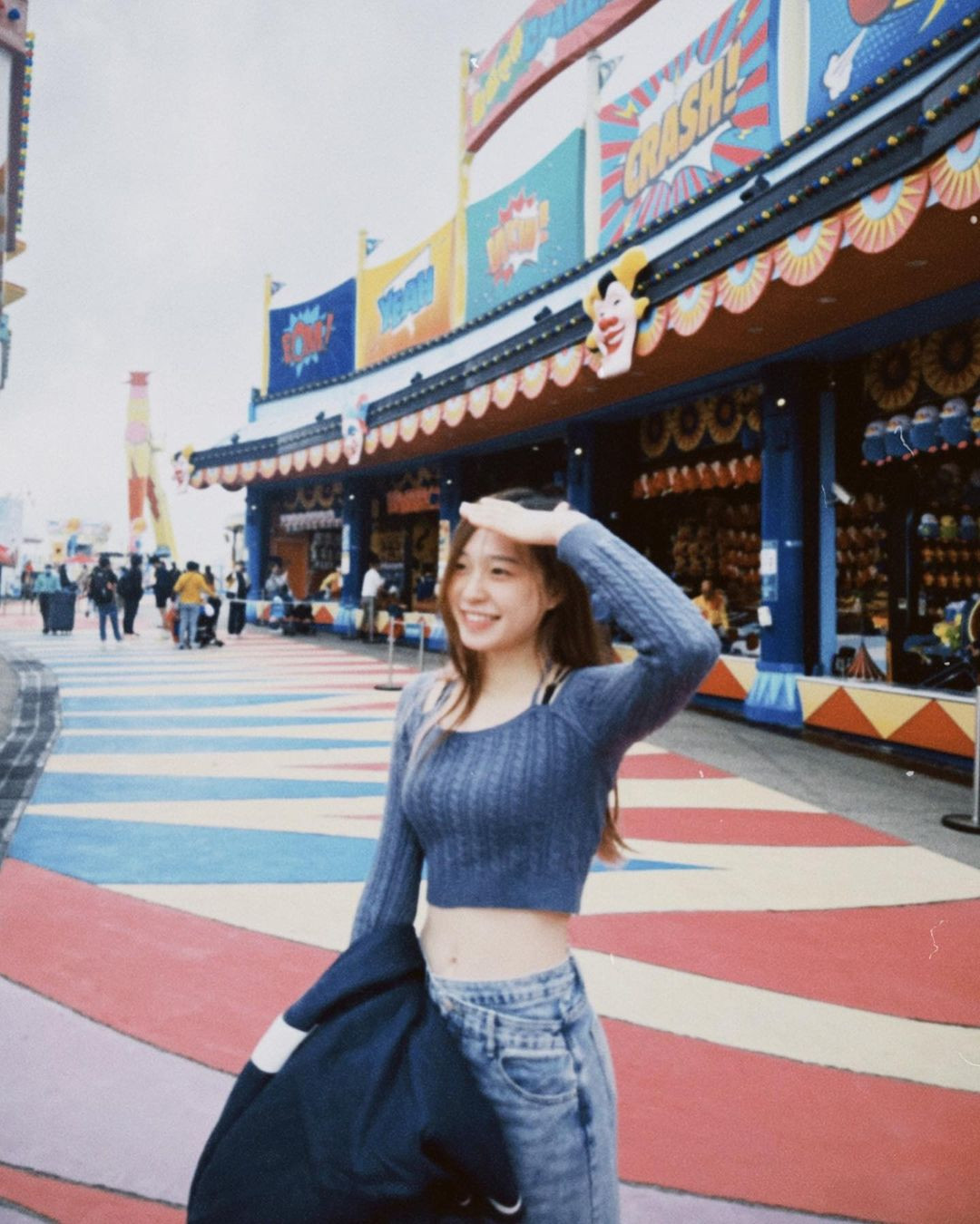 Trên trang cá nhân, Yiwo không mấy khi khoe body bằng những bộ cánh bó sát hay hở hang.