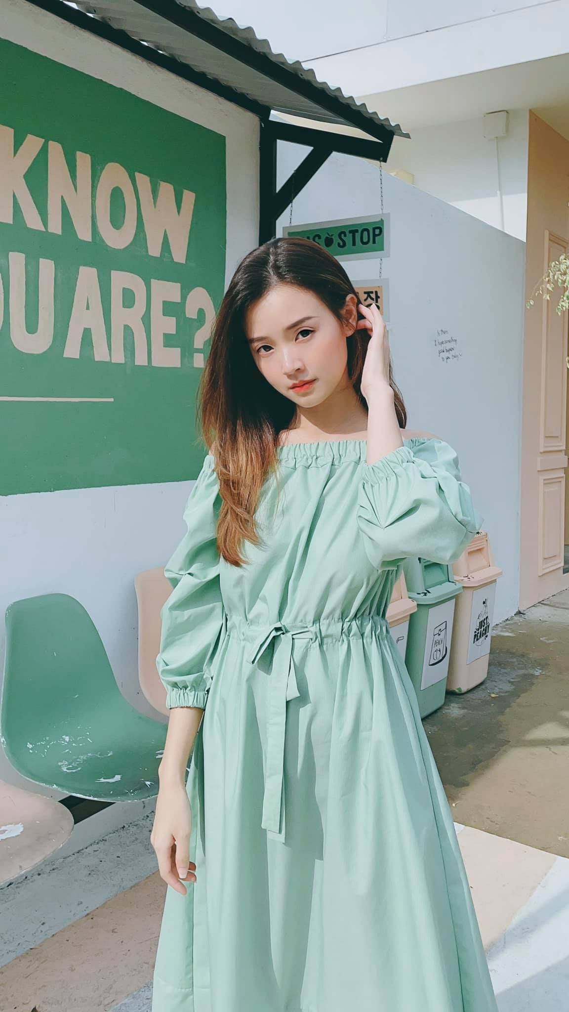 Midu từng khiến fan choáng váng khi sở hữu nhiều bất động sản giá trị, siêu xe tiền tỷ, túi xách đồ hiệu và đồng hồ đỏ nạm kim cương trị giá 1,7 tỷ đồng.