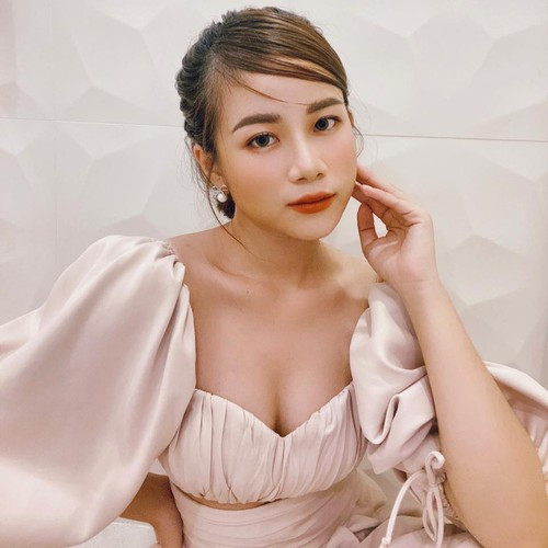 Trước những ý kiến tiêu cực, Di Băng đã thẳng thắn lên tiếng. Cô bày tỏ sự bức xúc thay cho người làm của nhà mình đồng thời khẳng định tin tưởng chồng trong việc này.