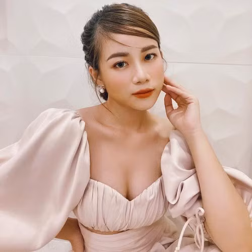 Trước những ý kiến tiêu cực, Di Băng đã thẳng thắn lên tiếng. Cô bày tỏ sự bức xúc thay cho người làm của nhà mình đồng thời khẳng định tin tưởng chồng trong việc này.